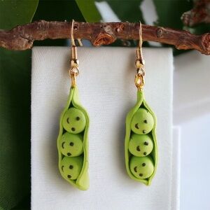 Three Peas in a Pod Dangle Earrings: The Perfect Pair for Every Friendship!🫛NWT